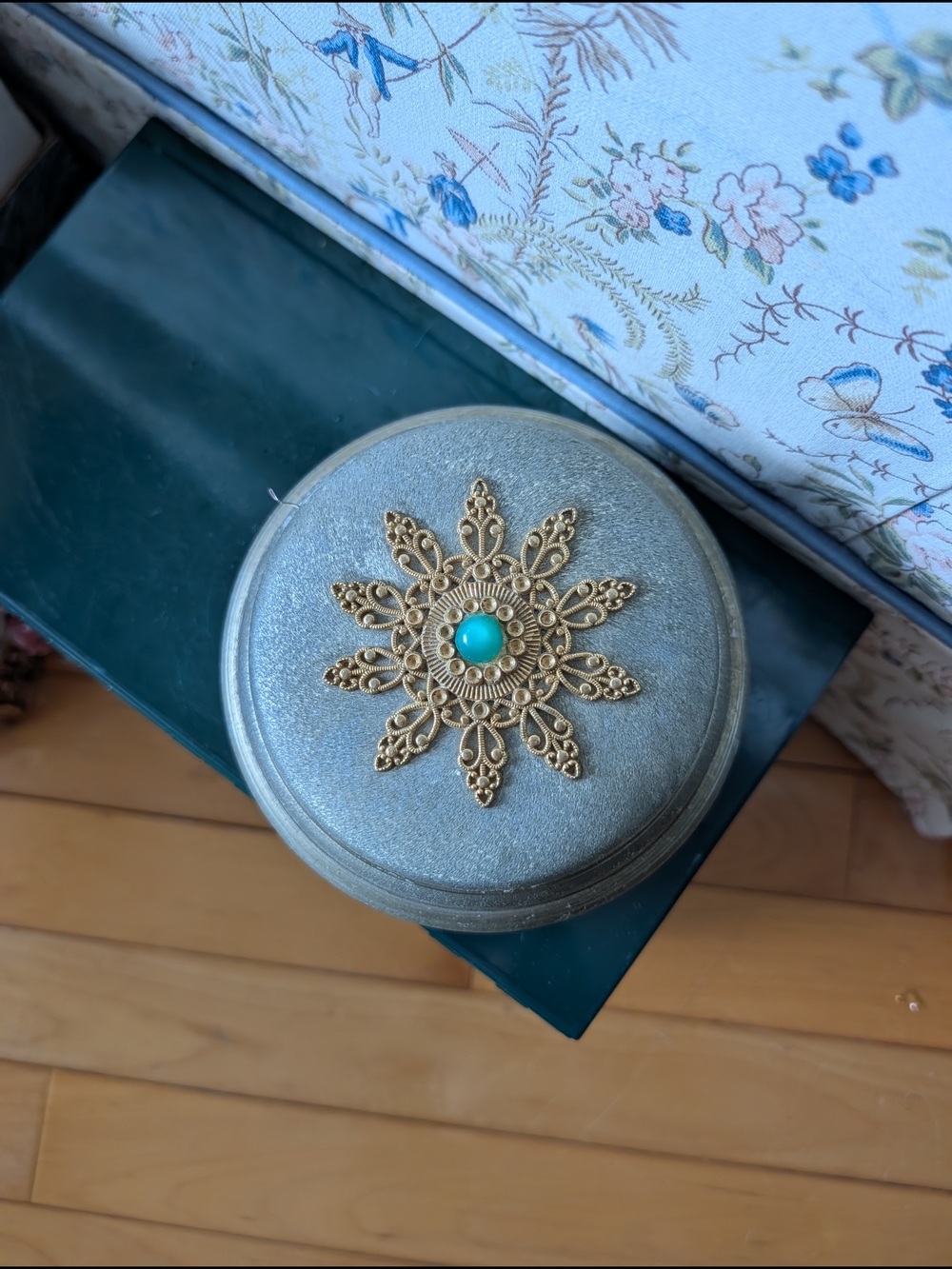 Vtg Musical Powder Container - Picture 3 of 8